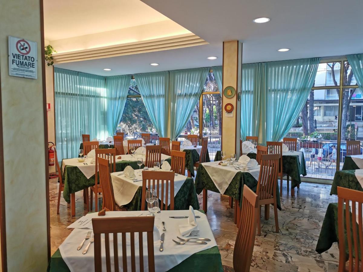Hotel Pine Beach Rosolina Mare Zewnętrze zdjęcie