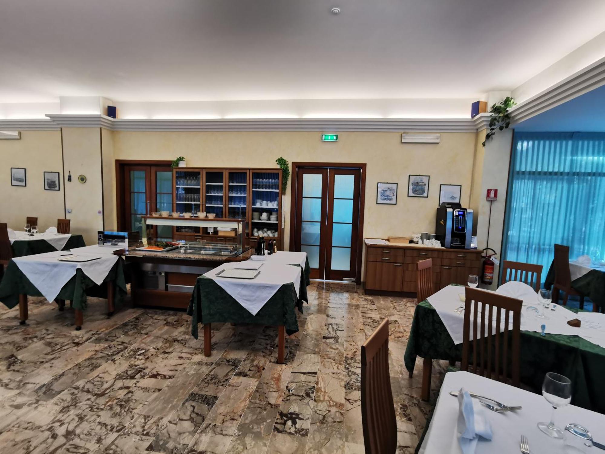 Hotel Pine Beach Rosolina Mare Zewnętrze zdjęcie